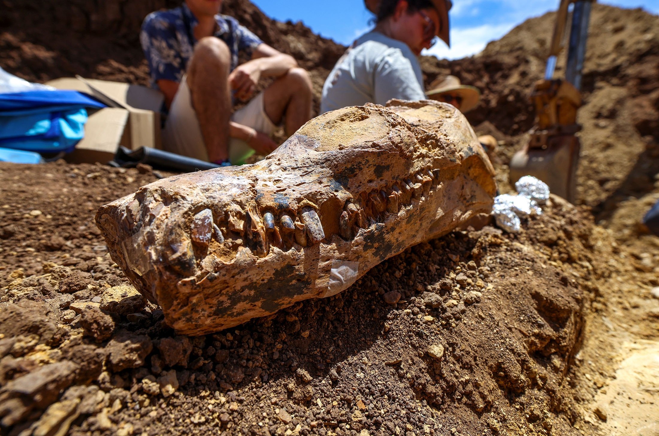 archaeologists uncover 2000 year old roman road in london 4