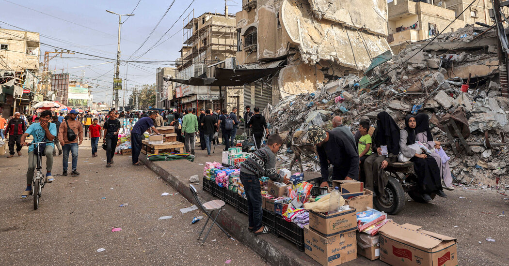 Food Prices Soar in Gaza After Armed Men 'Violently Loot' 97 UN Aid Trucks