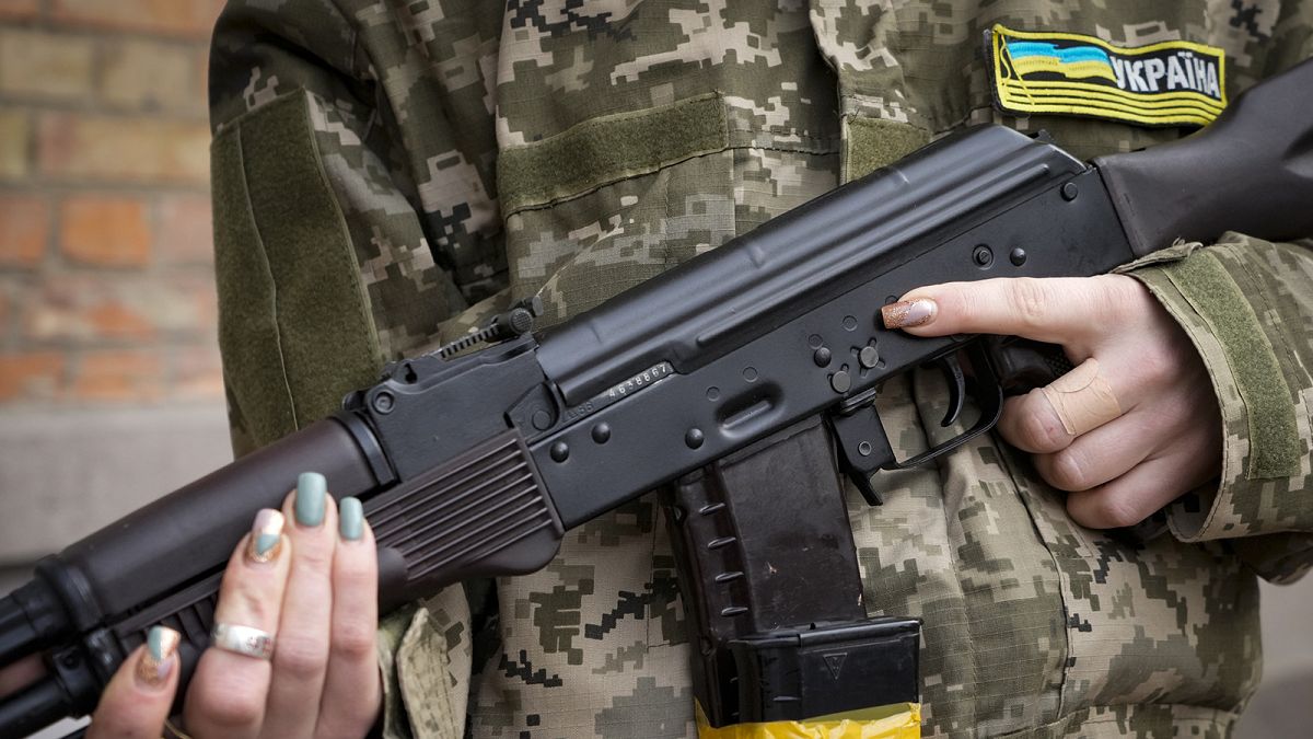 canada expands assault weapons ban urges gun donations to ukraine 1