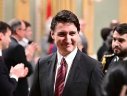 Justin Trudeau Faces Potential Loss of Power as Key Ally Pledges to Bring Him Down