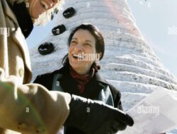 Residents of Bethel, Maine Build the World’s Tallest Snowman at 122 Feet