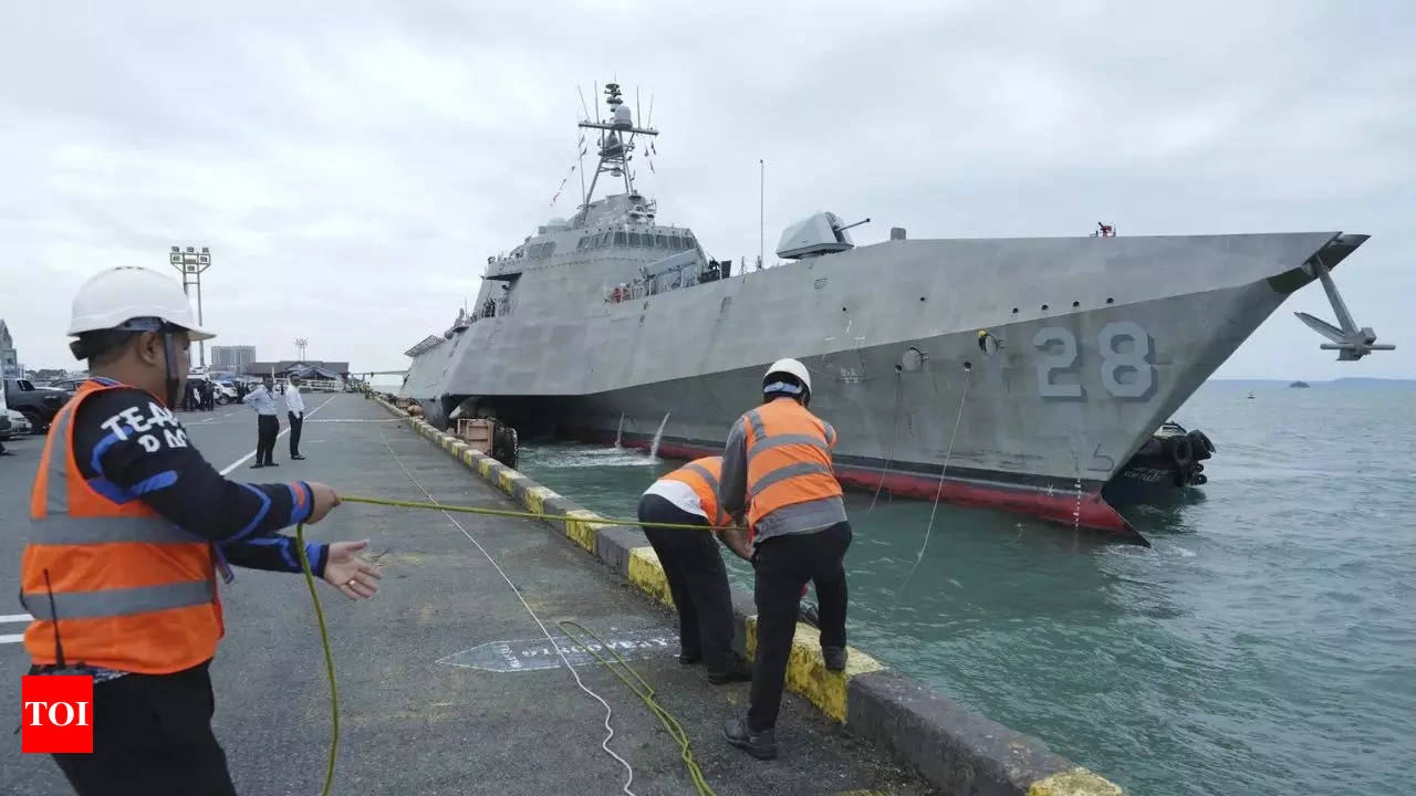 chinese warships undertake unusual journey near us ally australia 1