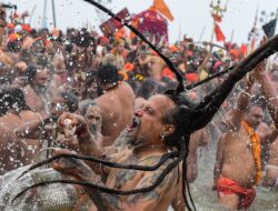 India’s Massive Religious Gathering Begins as Hundreds of Millions Attend 45-Day Festival