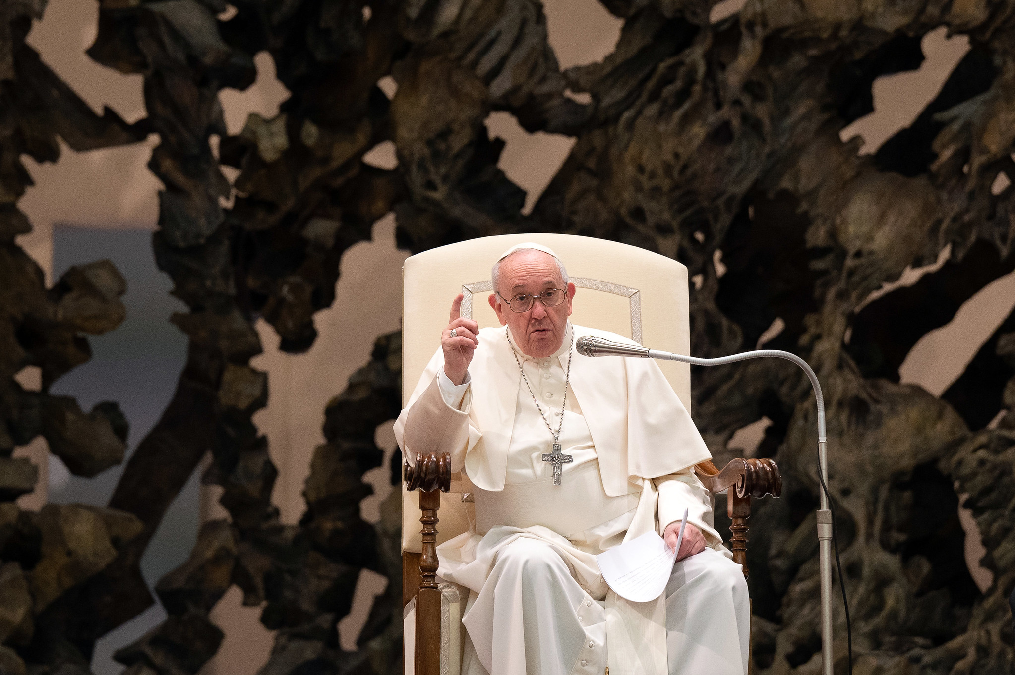 pope francis diagnosed with bilateral pneumonia vatican reports 1